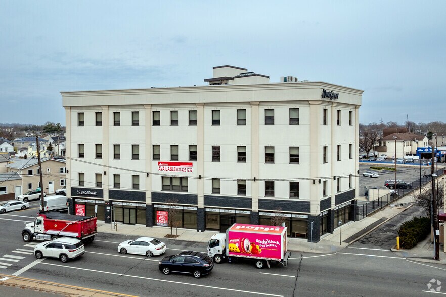 35 N Broadway, Hicksville, NY for sale - Primary Photo - Image 1 of 1