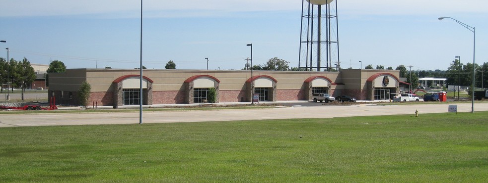 5400 Phoenix Ave, Fort Smith, AR for lease - Building Photo - Image 2 of 5