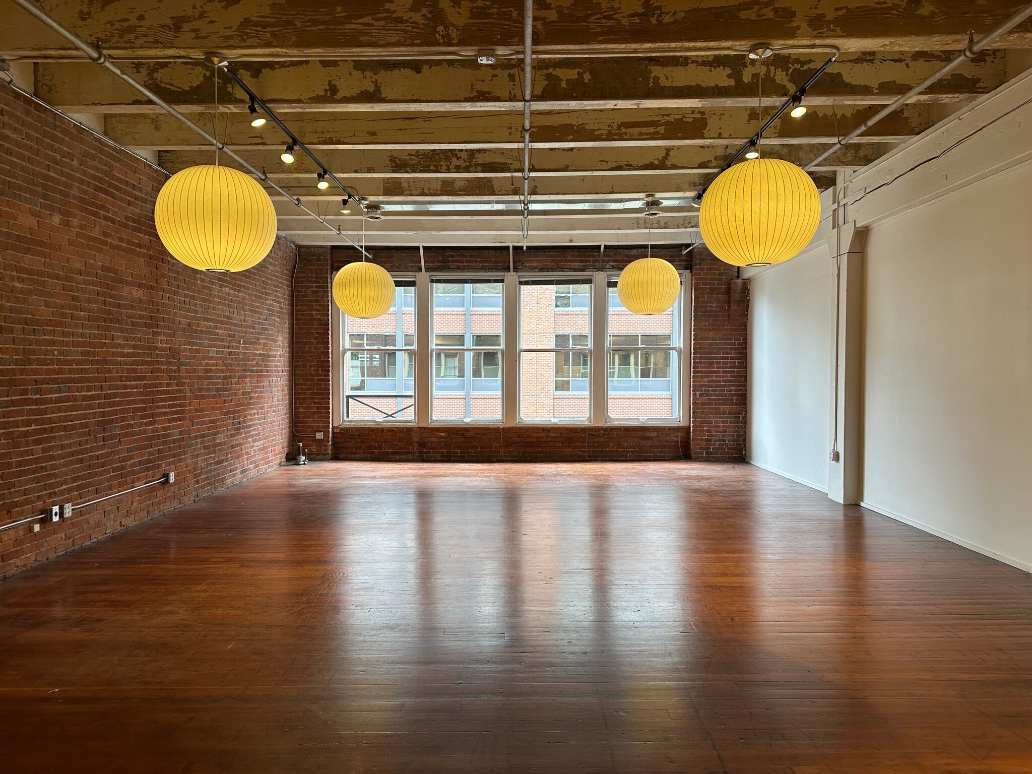 321 3rd Ave S, Seattle, WA for lease Building Photo- Image 1 of 6