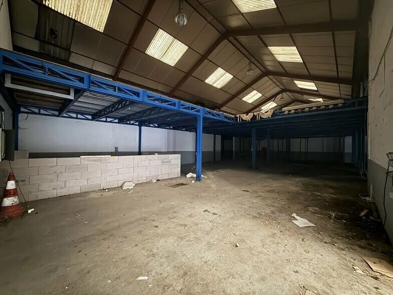 Flex in La Courneuve for sale - Interior Photo - Image 1 of 12