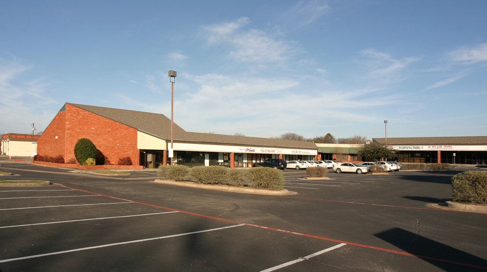 209 Bedford Rd, Bedford, TX for lease - Building Photo - Image 1 of 19