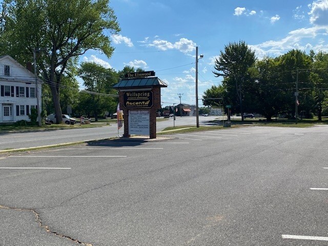 100-108 Russell St, Hadley, MA for lease - Building Photo - Image 2 of 19