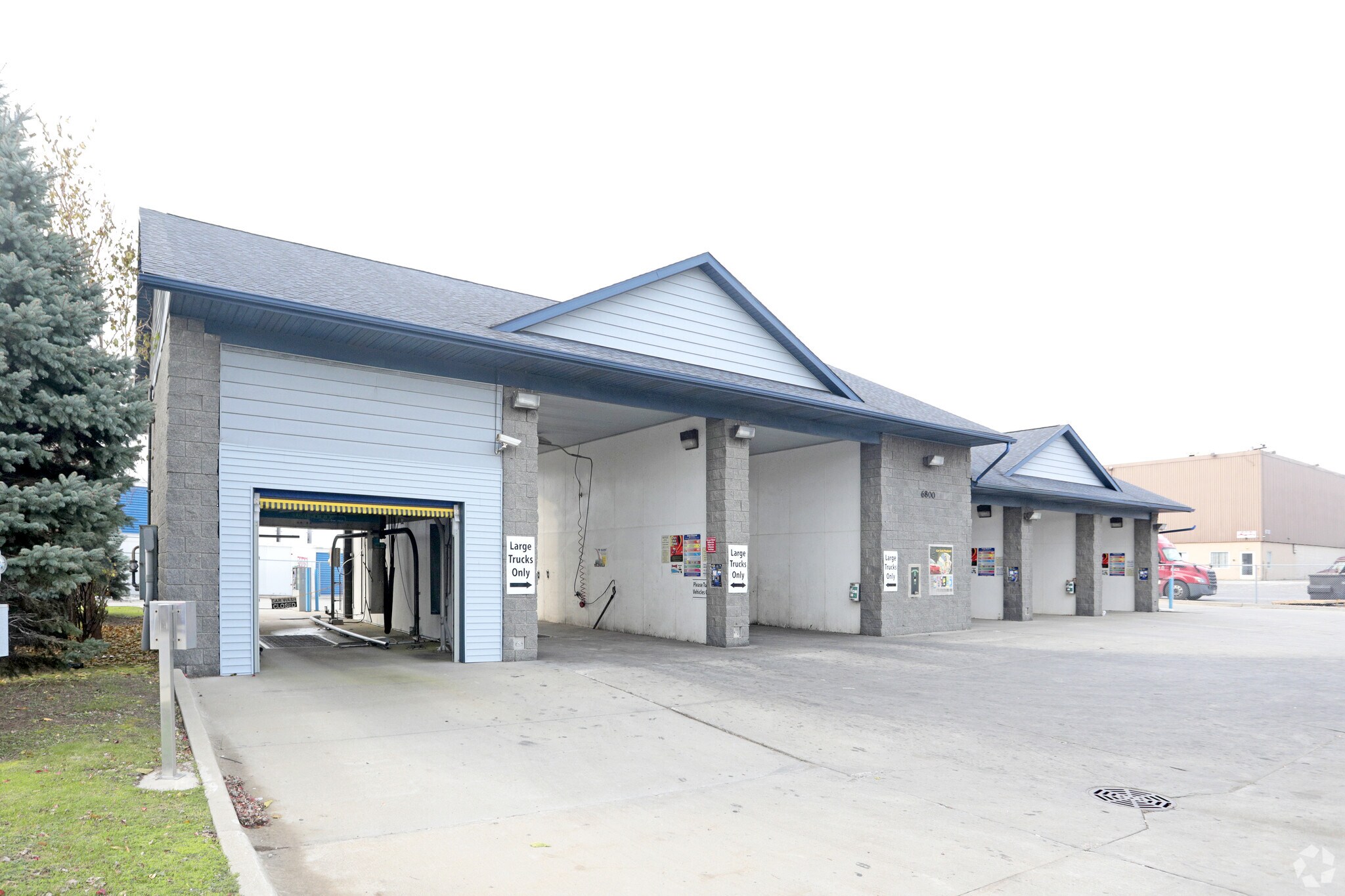 6800 E 14 Mile Rd, Warren, MI for sale Primary Photo- Image 1 of 1