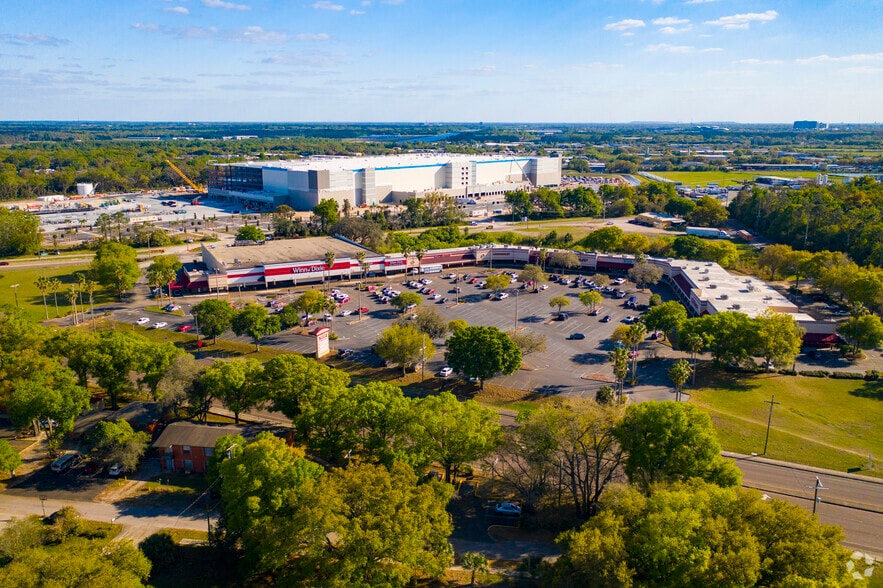 8707-8771 Temple Terrace Hwy, Temple Terrace, FL for lease - Building Photo - Image 3 of 17