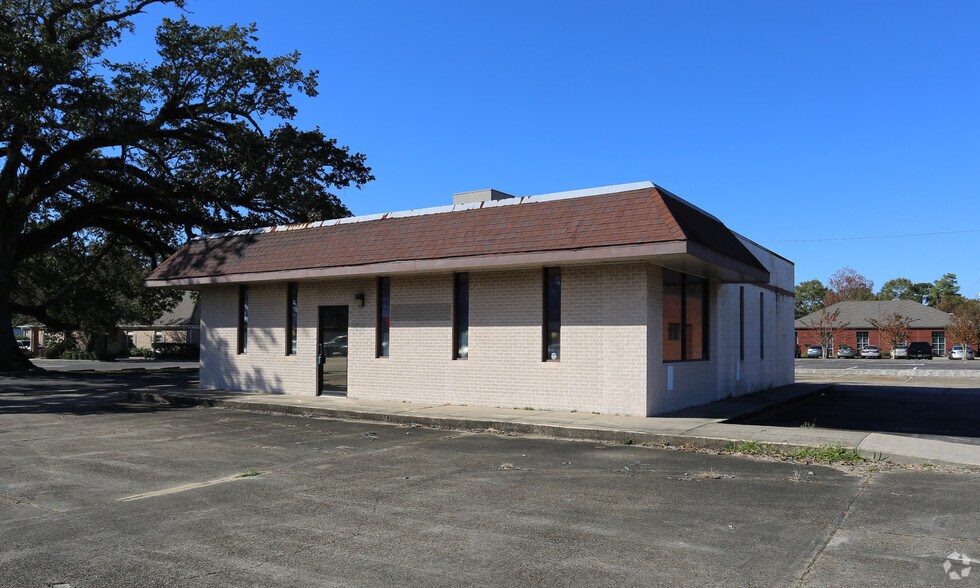 4911 Telephone Rd, Pascagoula, MS 39567