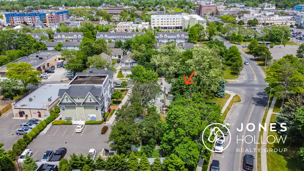 24 5th Ave, Bay Shore, NY for sale - Aerial - Image 1 of 1