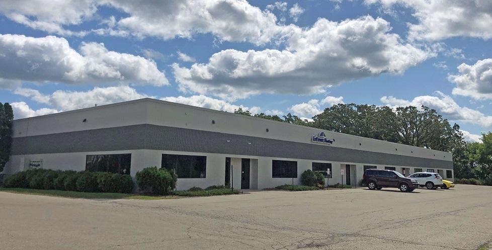 675 Industrial Ct, Hartland, WI for lease Primary Photo- Image 1 of 2