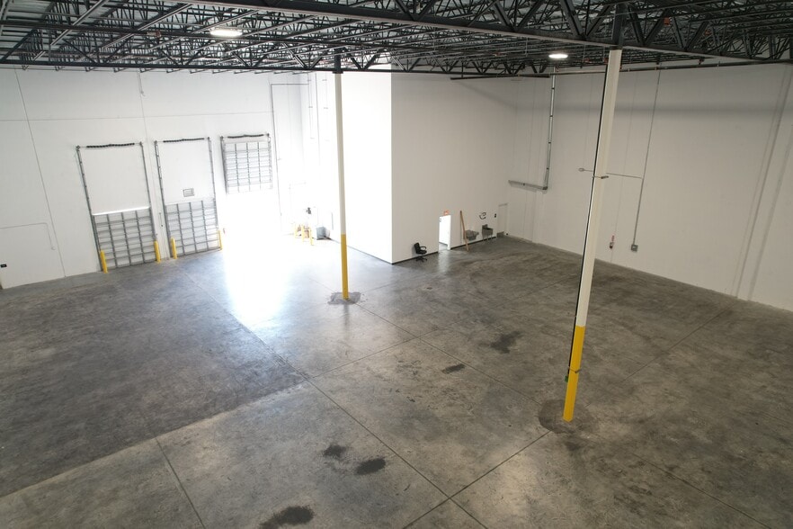 3042 NW 73rd St, Miami, FL for lease - Interior Photo - Image 3 of 26