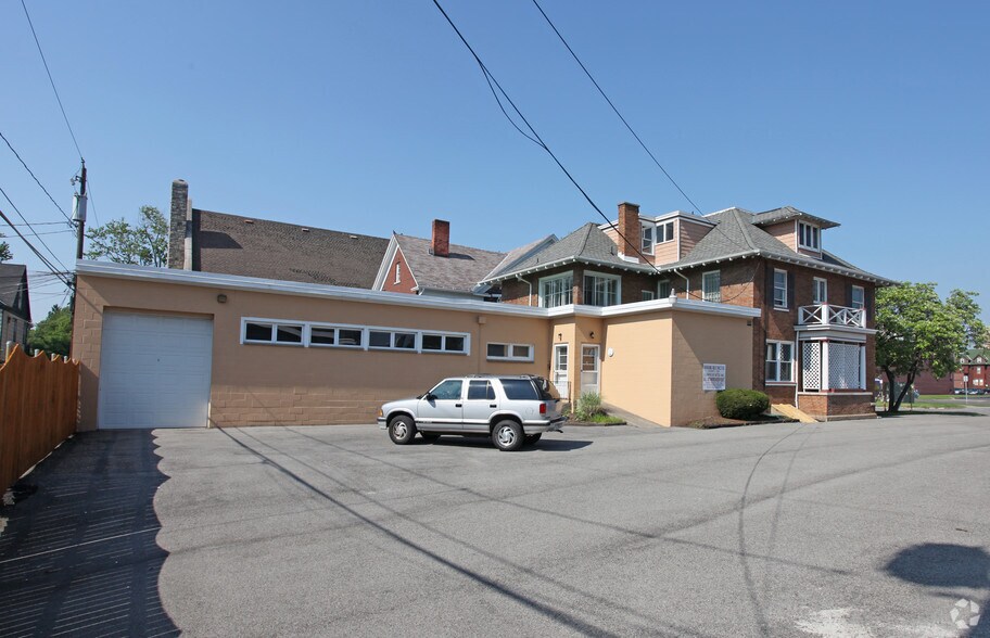 640 Park Pl, Niagara Falls, NY for sale - Building Photo - Image 2 of 9