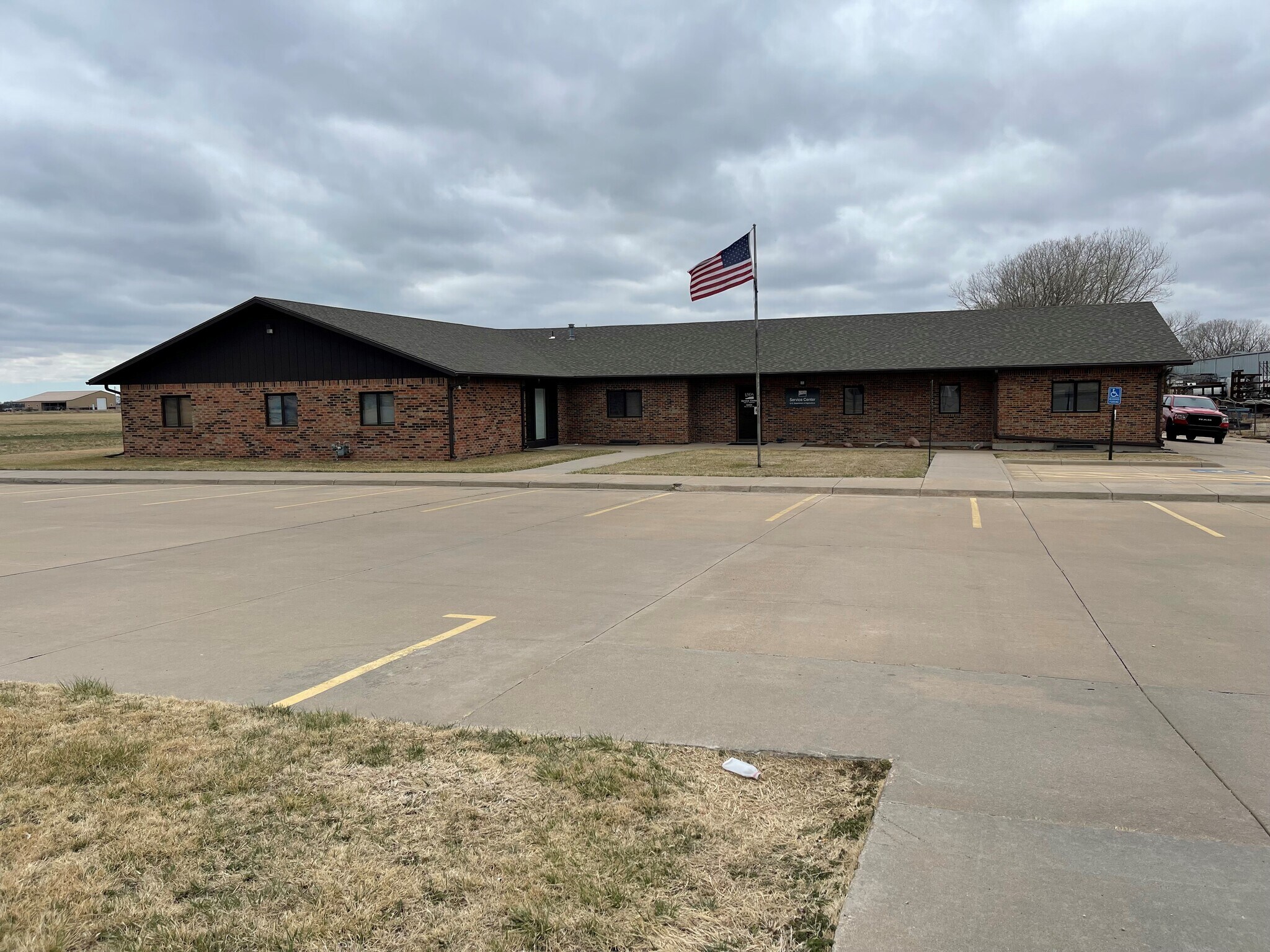 1405 Spencer Rd, Newton, KS for sale Primary Photo- Image 1 of 1