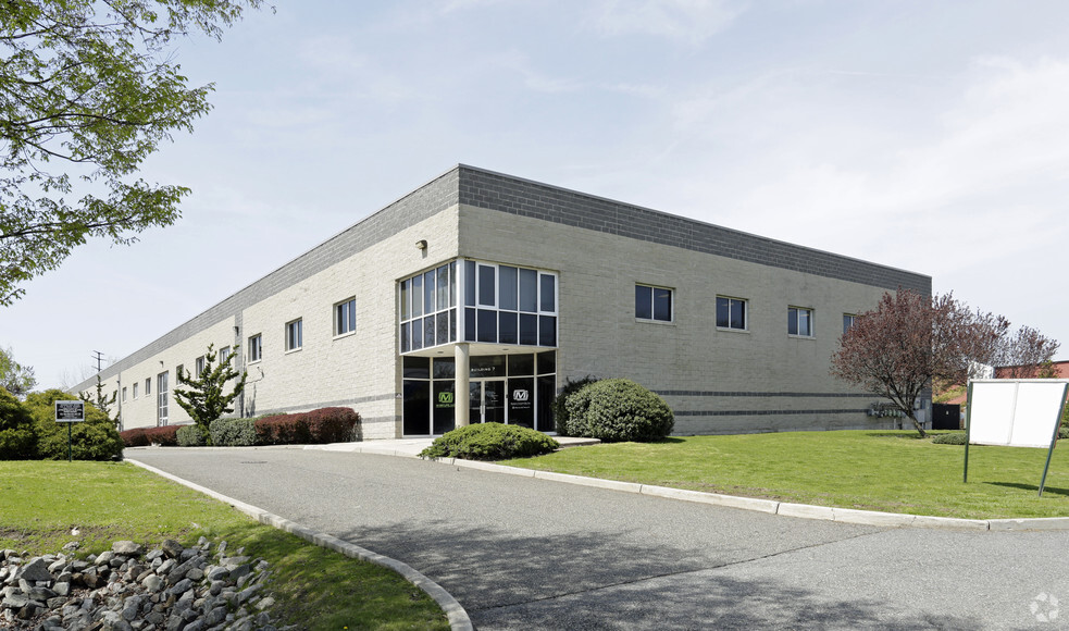 701 Penhorn Ave, Secaucus, NJ for lease - Building Photo - Image 2 of 3