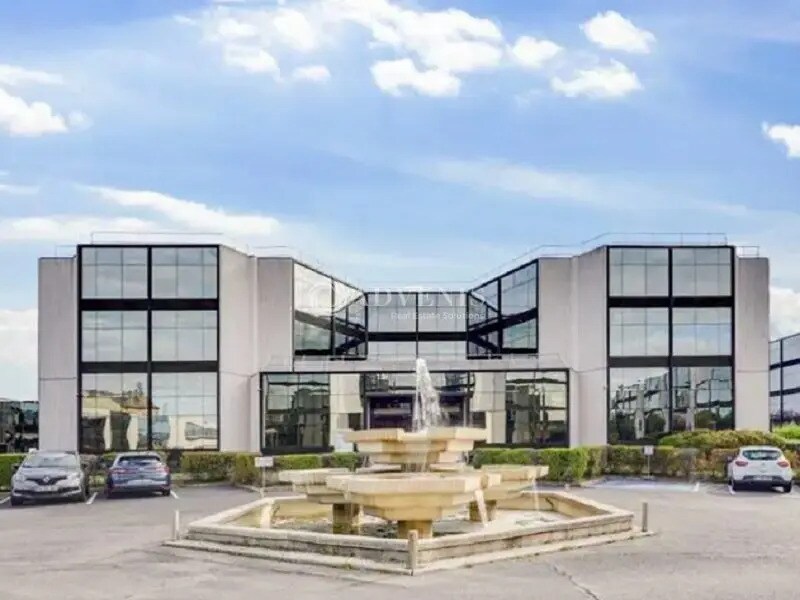 Office in Argenteuil for lease Building Photo- Image 1 of 9