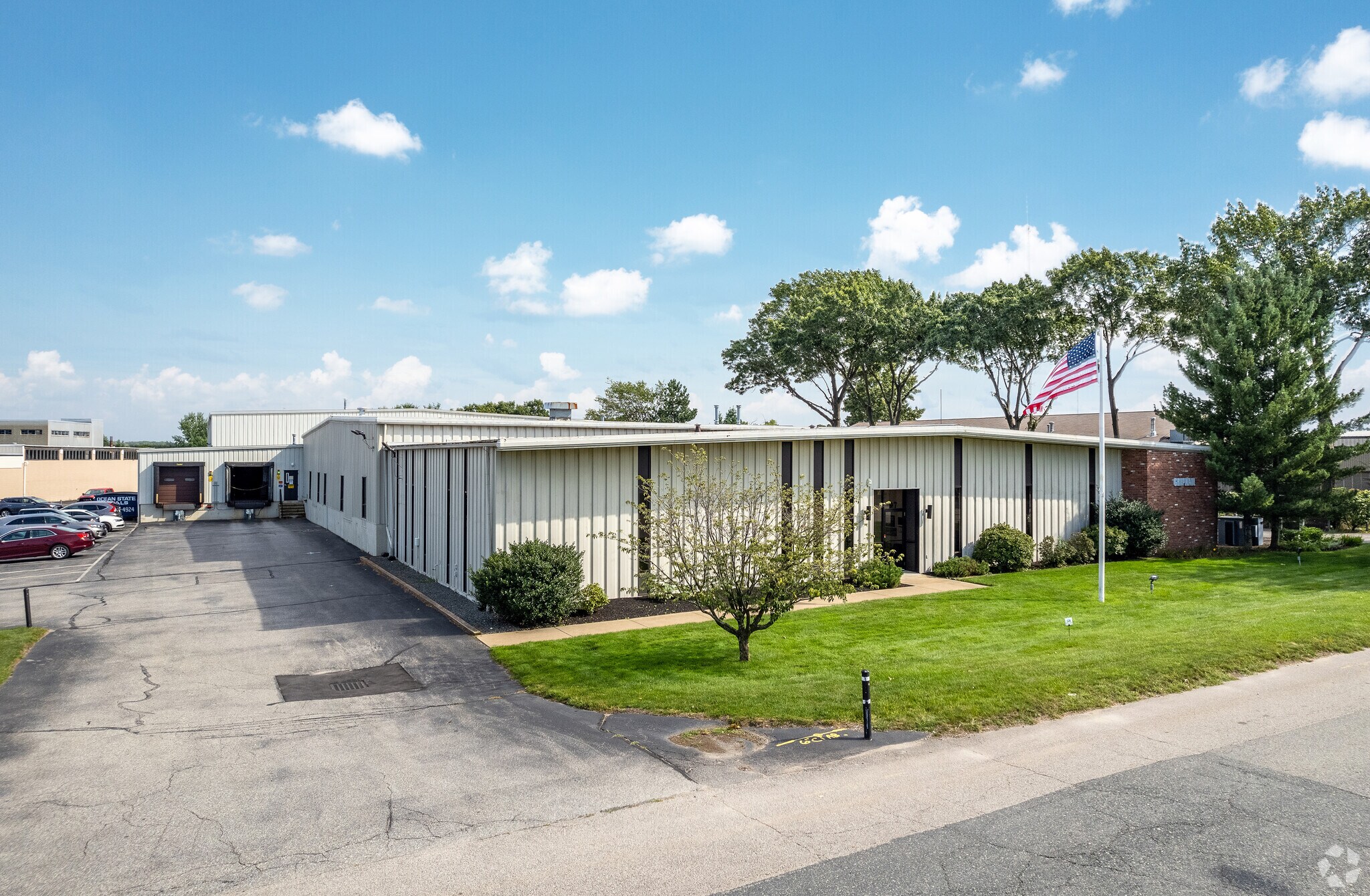 97 Dexter Rd, East Providence, RI for sale Primary Photo- Image 1 of 1