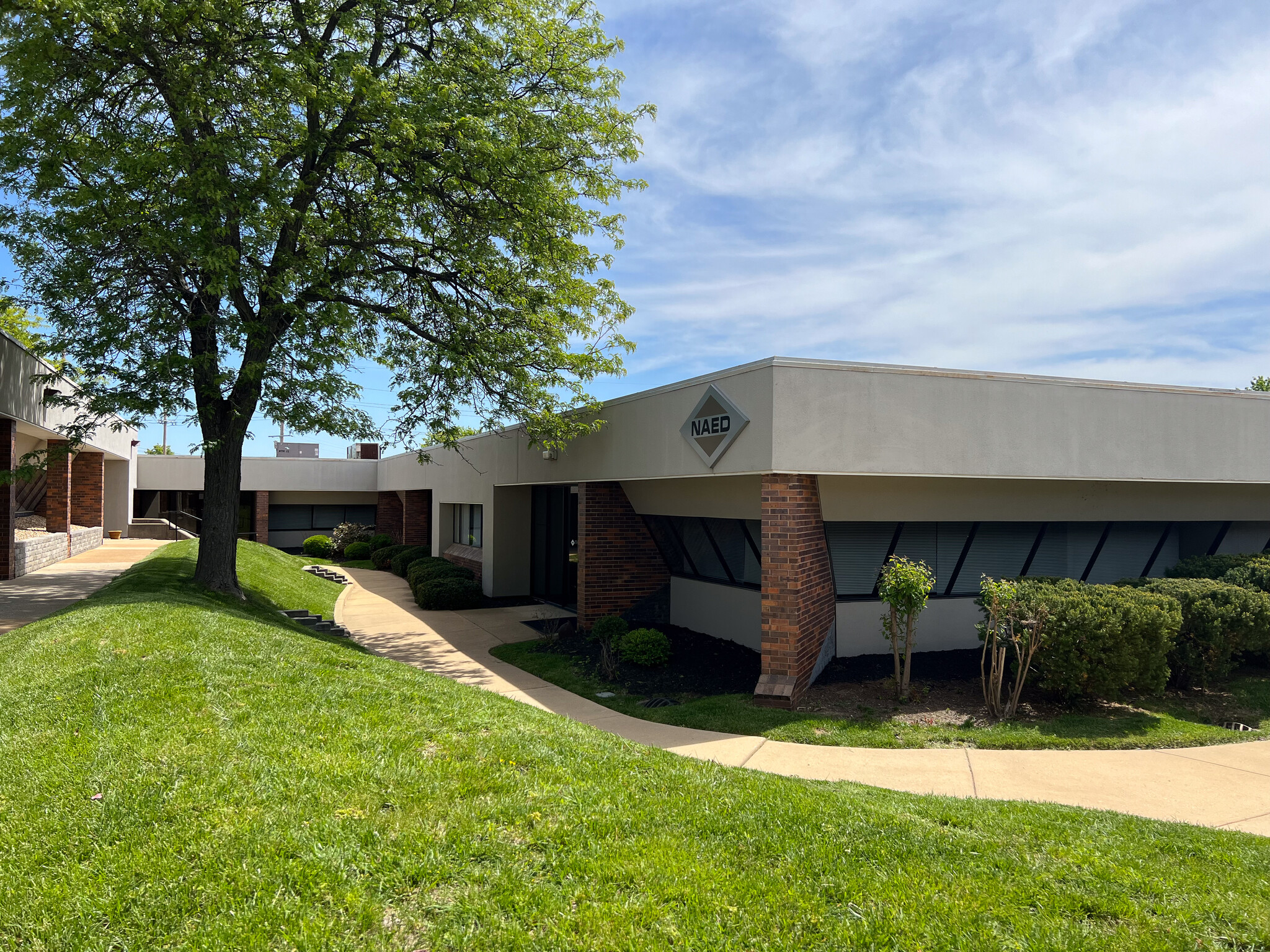 1181 Corporate Lake Dr, Creve Coeur, MO for sale Building Photo- Image 1 of 6