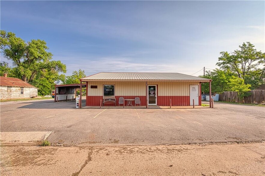 313 W Roger Miller Blvd, Erick, OK for sale - Building Photo - Image 1 of 6