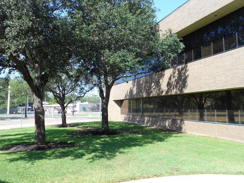 3833 S Texas Ave, Bryan, TX for lease - Building Photo - Image 2 of 14