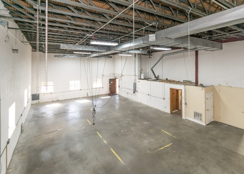 30 Clematis Ave, Waltham, MA for sale - Building Photo - Image 3 of 8