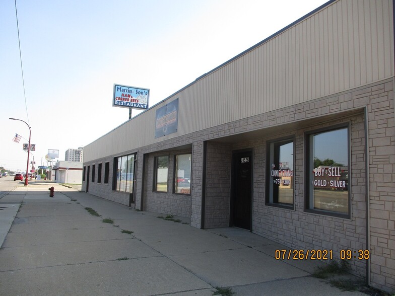 24526-24530 Van Dyke Ave, Center Line, MI for sale - Building Photo - Image 1 of 1