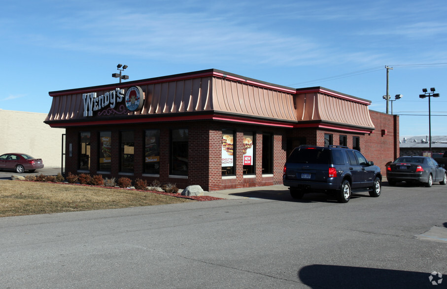 32500 John R Rd, Madison Heights, MI for lease - Primary Photo - Image 1 of 4