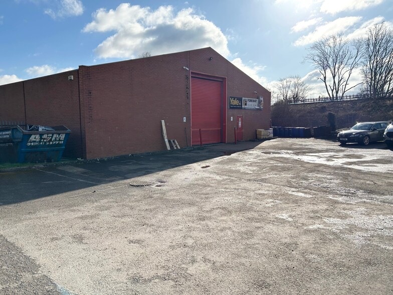 Unit 7 Corinium Industrial Estate, Raans Road, Amersham for lease - Building Photo - Image 2 of 7
