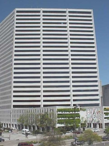 1515 Poydras St, New Orleans, LA for lease - Building Photo - Image 2 of 5