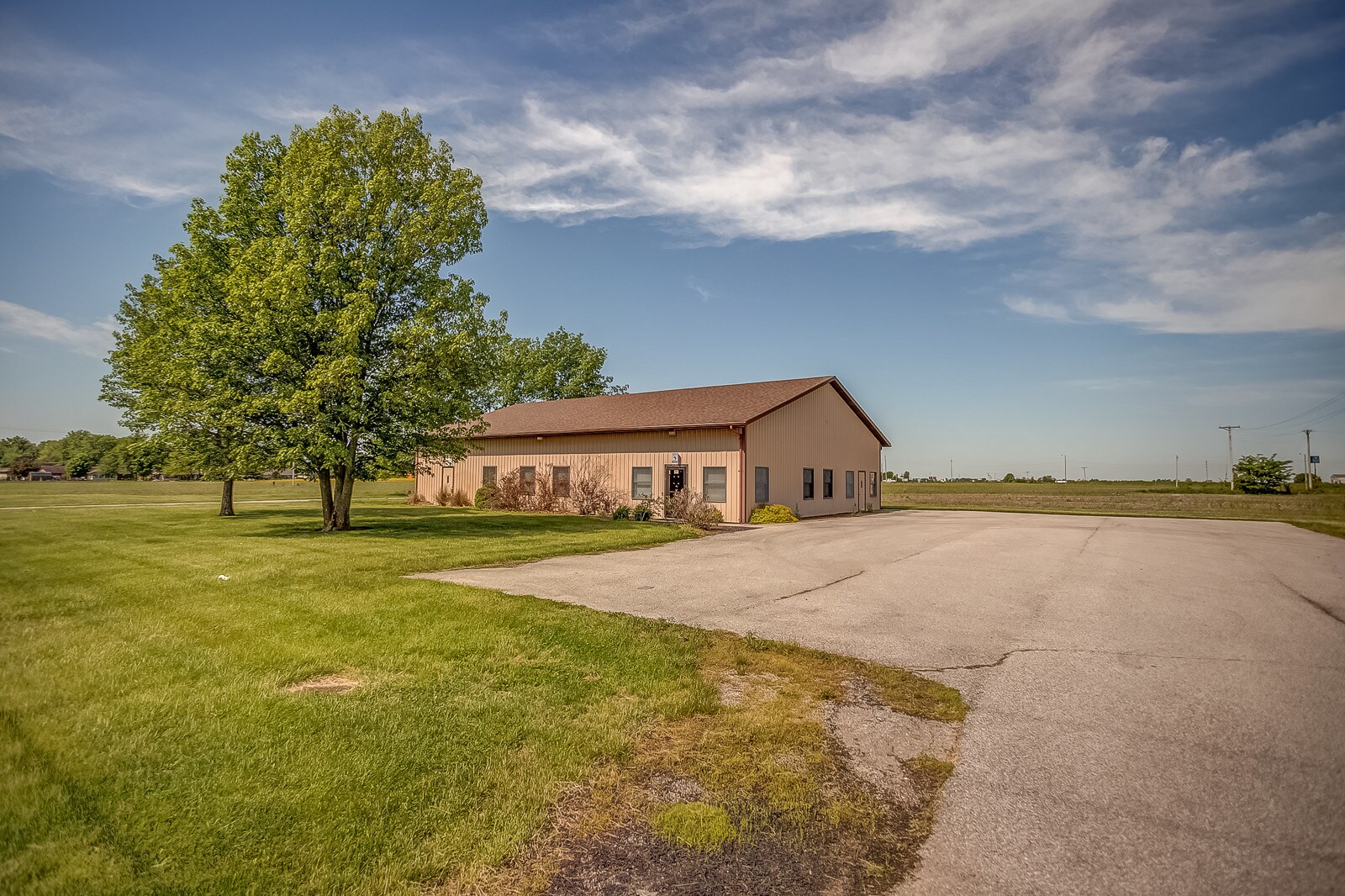 2111 W Lake Dr, Carlyle, IL 62231