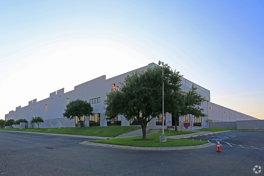 8702 Killam Industrial Blvd, Laredo, TX for sale - Primary Photo - Image 1 of 1