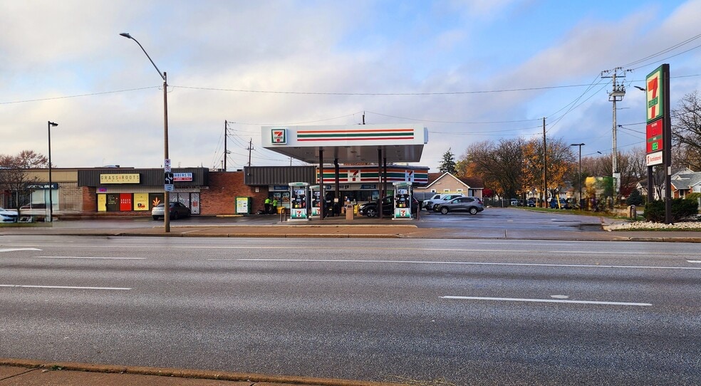 5124 Tecumseh Rd E, Windsor, ON for sale - Building Photo - Image 1 of 1