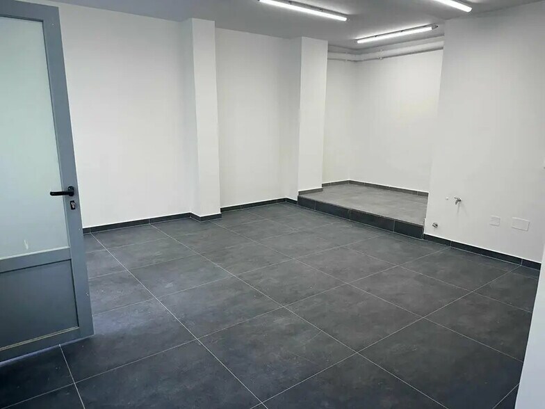 Retail in Beausoleil for lease - Interior Photo - Image 1 of 3