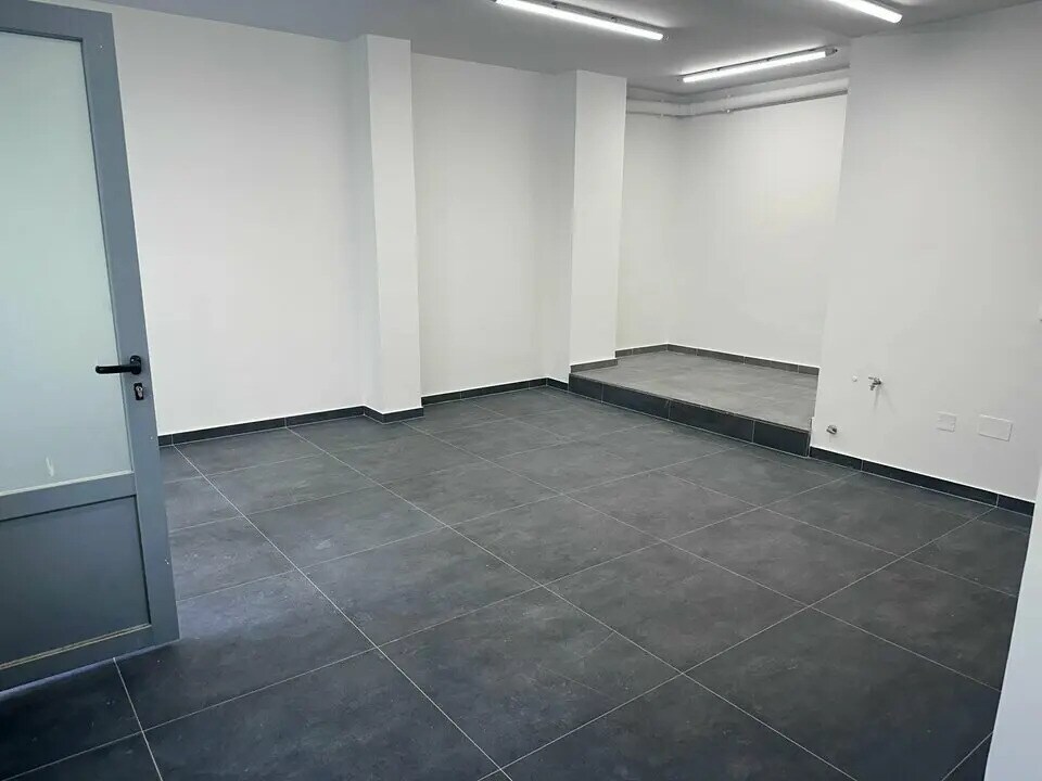 Retail in Beausoleil for lease Interior Photo- Image 1 of 4