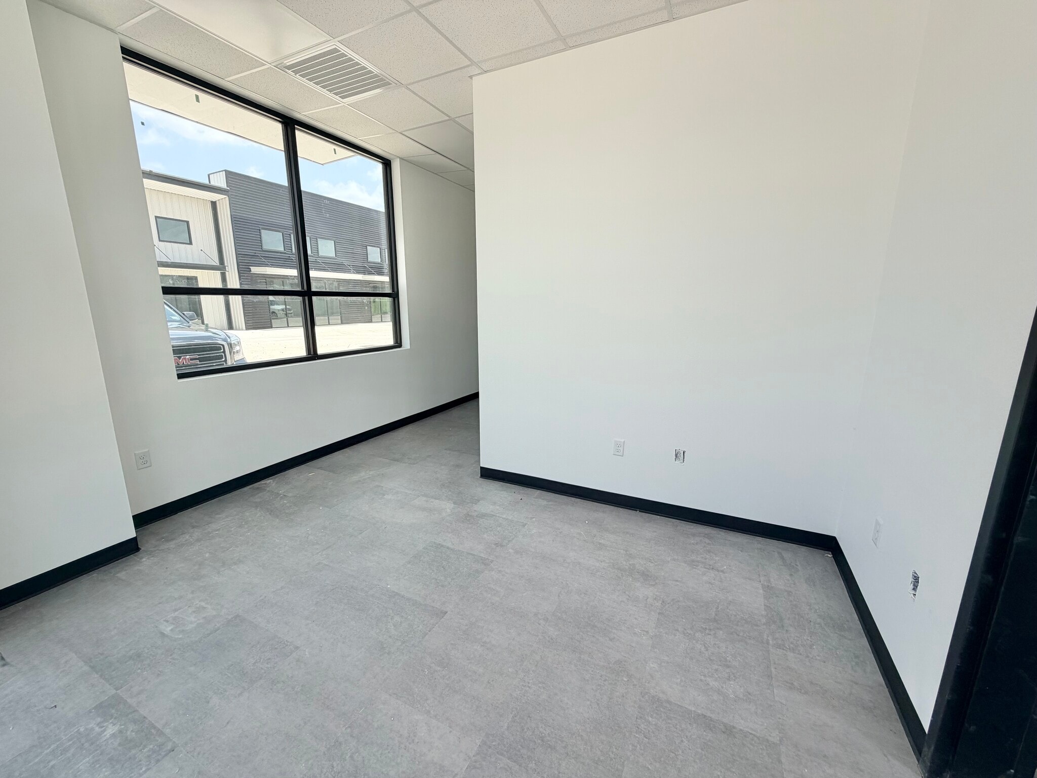 25366 Richards Rd, Spring, TX for lease Interior Photo- Image 1 of 5
