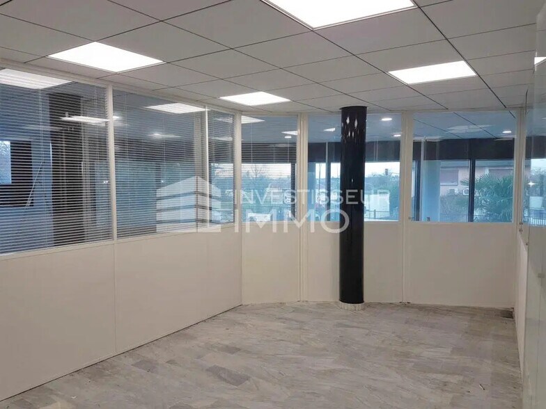 Office in Champigny-sur-Marne for lease - Interior Photo - Image 2 of 4