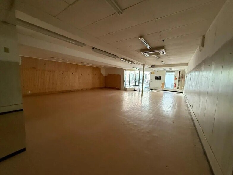 Flex in Bourg-en-Bresse for lease - Interior Photo - Image 3 of 4