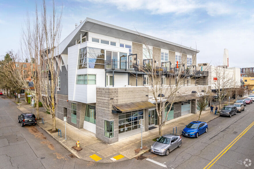 4011 NE Hancock St, Portland, OR for lease - Primary Photo - Image 1 of 5