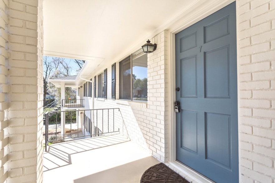 Jackson Street Apartments portfolio of 3 properties for sale on LoopNet.com - Building Photo - Image 2 of 19