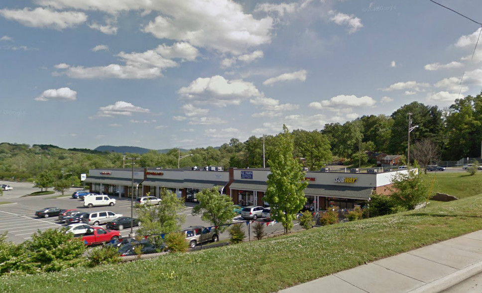 629-675 Peters Creek Rd, Roanoke, VA for lease - Building Photo - Image 1 of 1