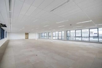 53 Rue Du Port, Nanterre for lease Building Photo- Image 1 of 1