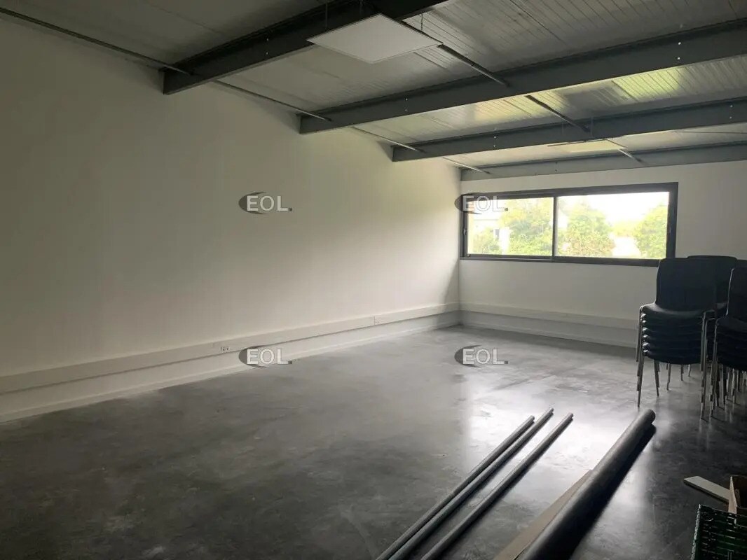 Office in Le Thor for lease Interior Photo- Image 1 of 3