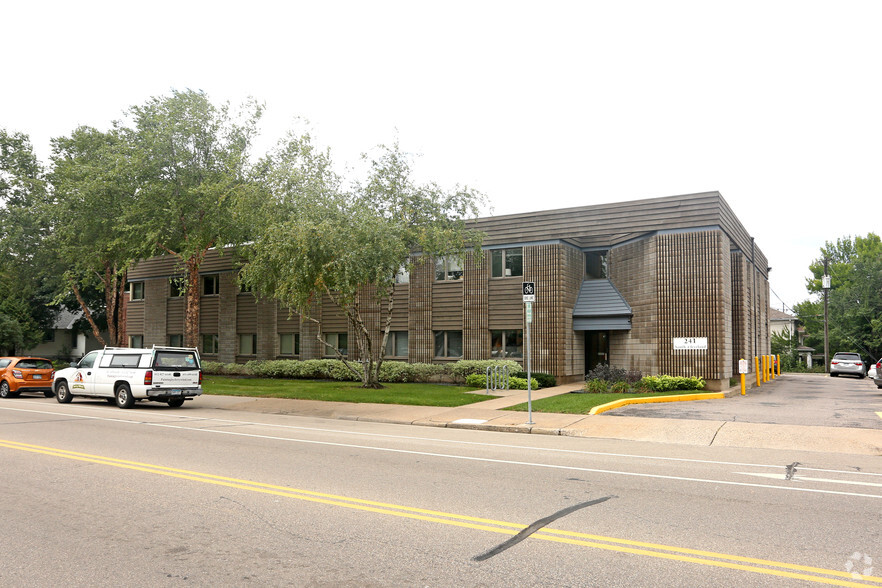 241 Cleveland Ave S, Saint Paul, MN for lease - Building Photo - Image 3 of 7