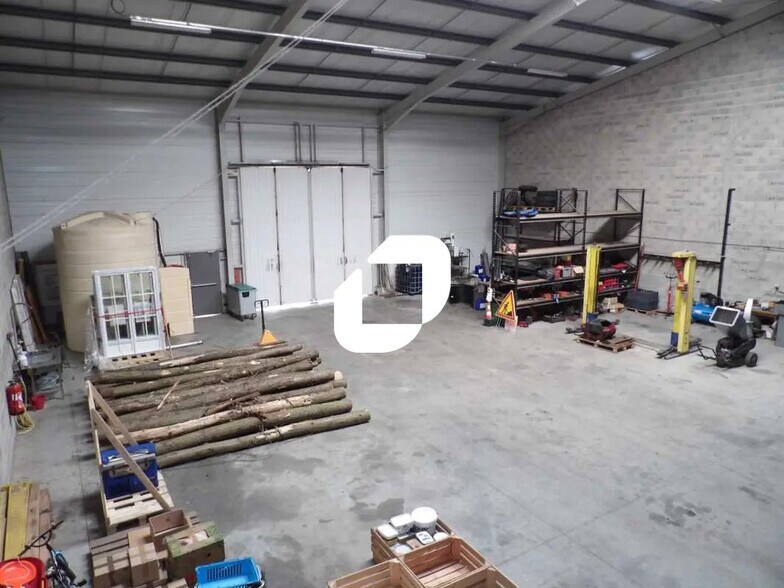 Flex in Gargenville for lease - Interior Photo - Image 3 of 8