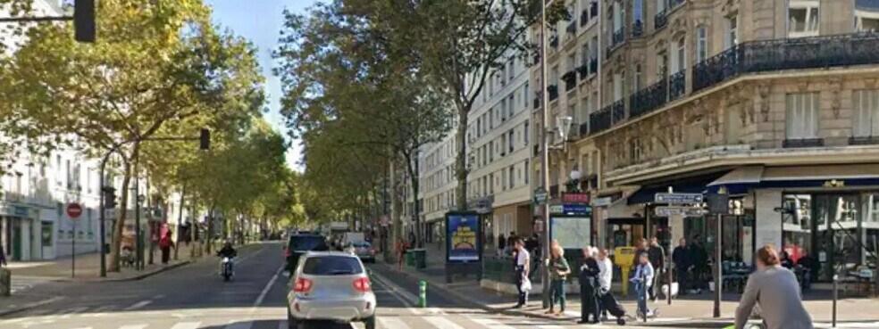 Retail in Paris for lease - Building Photo - Image 2 of 2