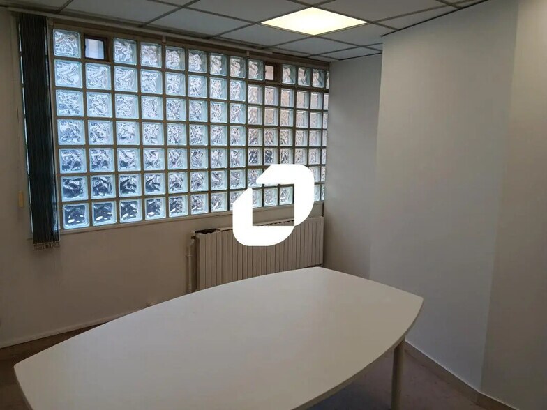 Office in Le Raincy for lease - Interior Photo - Image 1 of 6