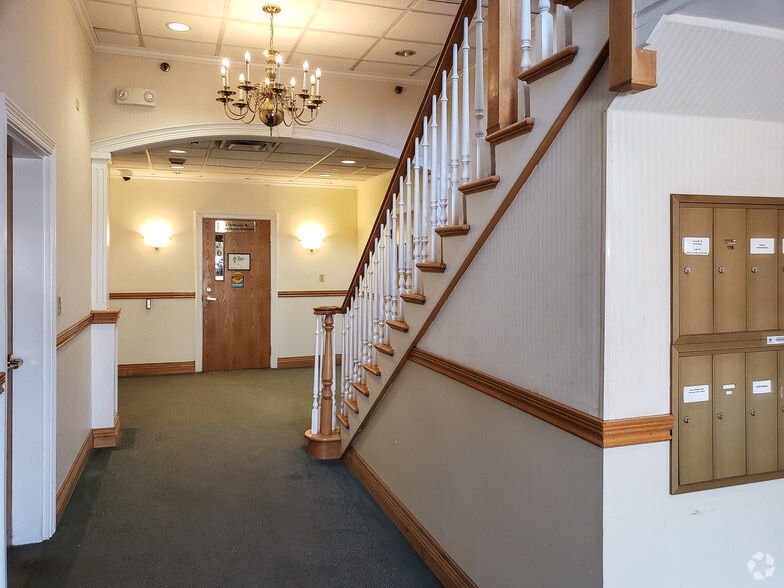 197 Quincy Ave, Braintree, MA for sale - Lobby - Image 2 of 10