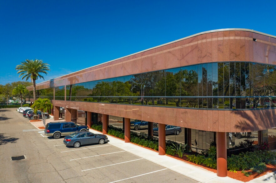 5858 Central Ave, Saint Petersburg, FL for lease - Primary Photo - Image 1 of 9