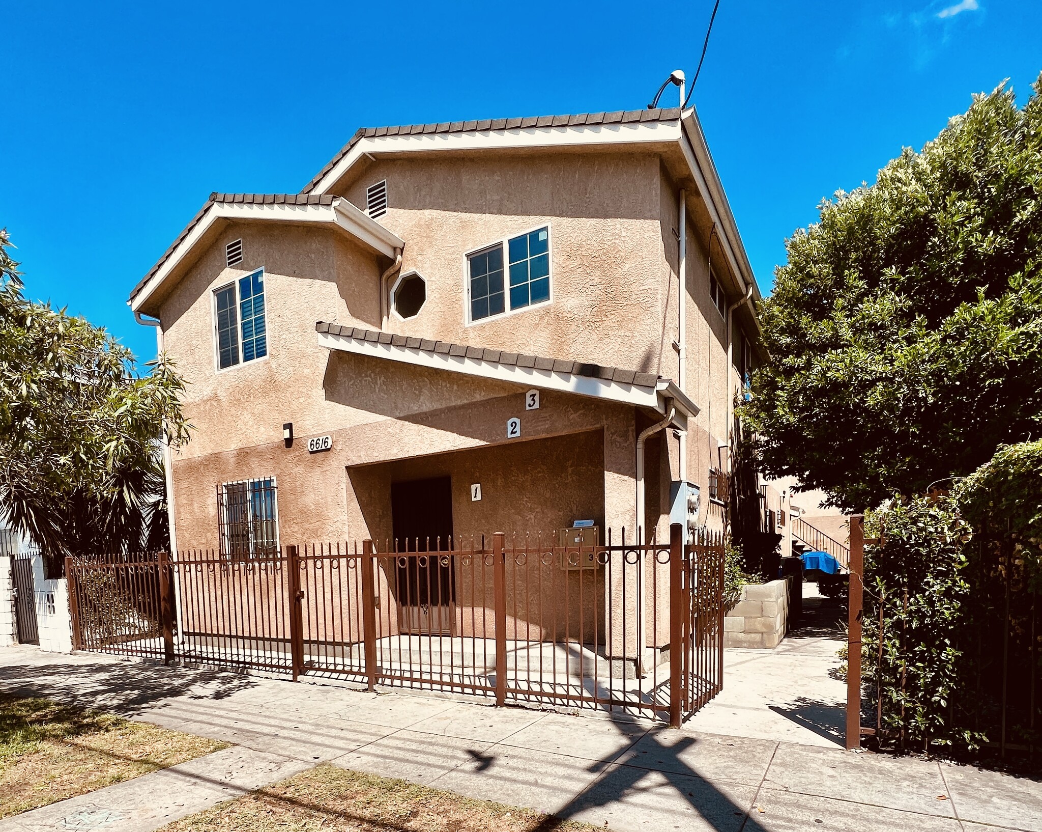 6616 S Figueroa St, Los Angeles, CA for sale Primary Photo- Image 1 of 22