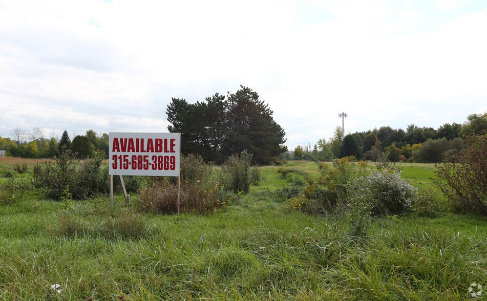 6655 Old Thompson Rd, Syracuse, NY for sale - Primary Photo - Image 1 of 1