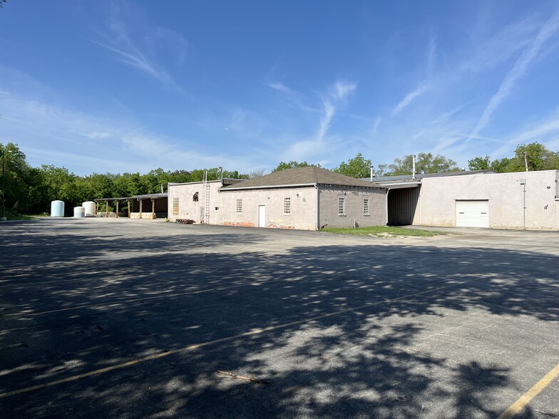 1001 Clinton St, Lockport, IL for lease - Building Photo - Image 2 of 3