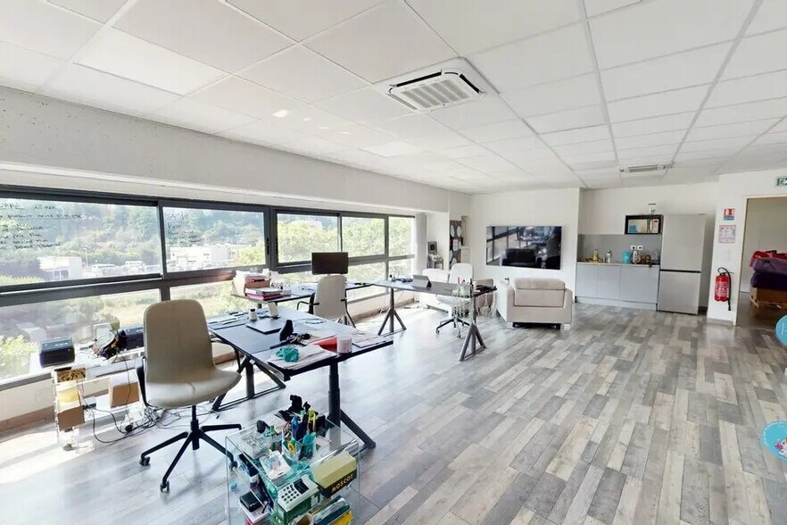 Office in Nice for lease - Interior Photo - Image 2 of 8