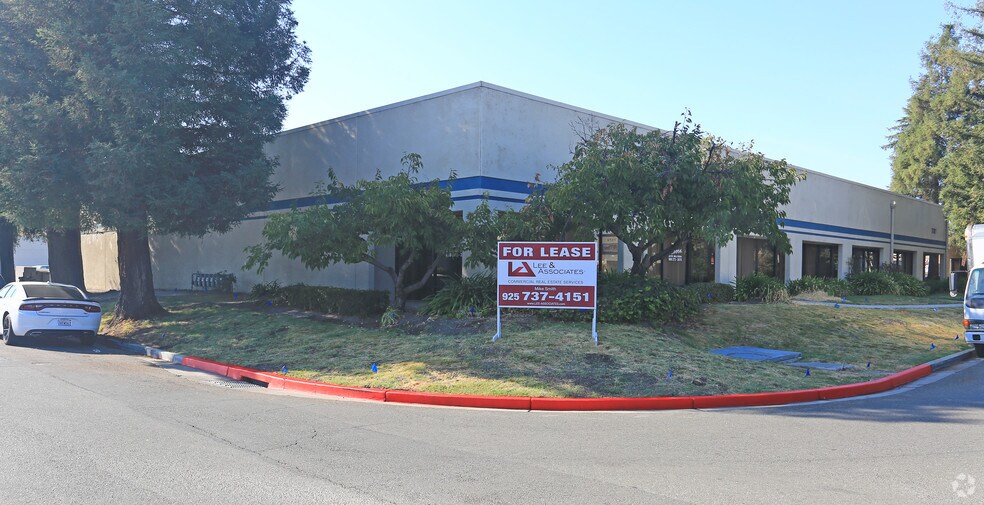 7087 Commerce Cir, Pleasanton, CA for lease - Building Photo - Image 3 of 4