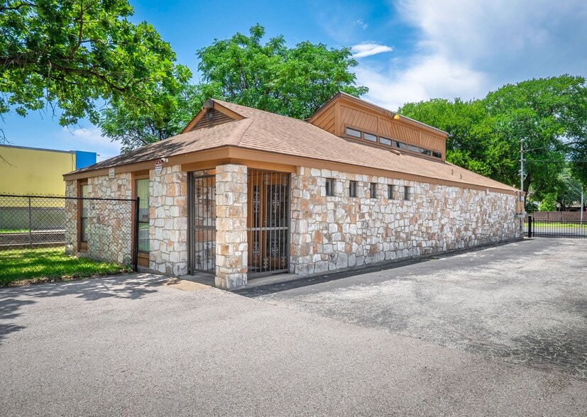 4409 Menchaca Rd, Austin, TX for sale - Building Photo - Image 1 of 36